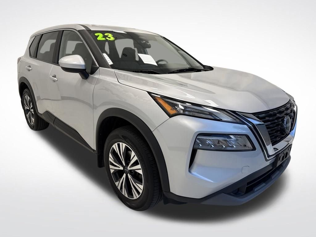 Used 2023 Nissan Rogue SV image 3