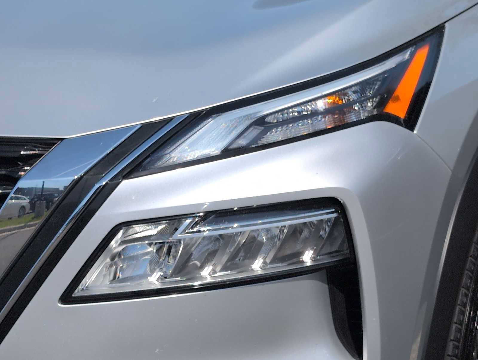 Used 2023 Nissan Rogue SV AWD/4WD image 11