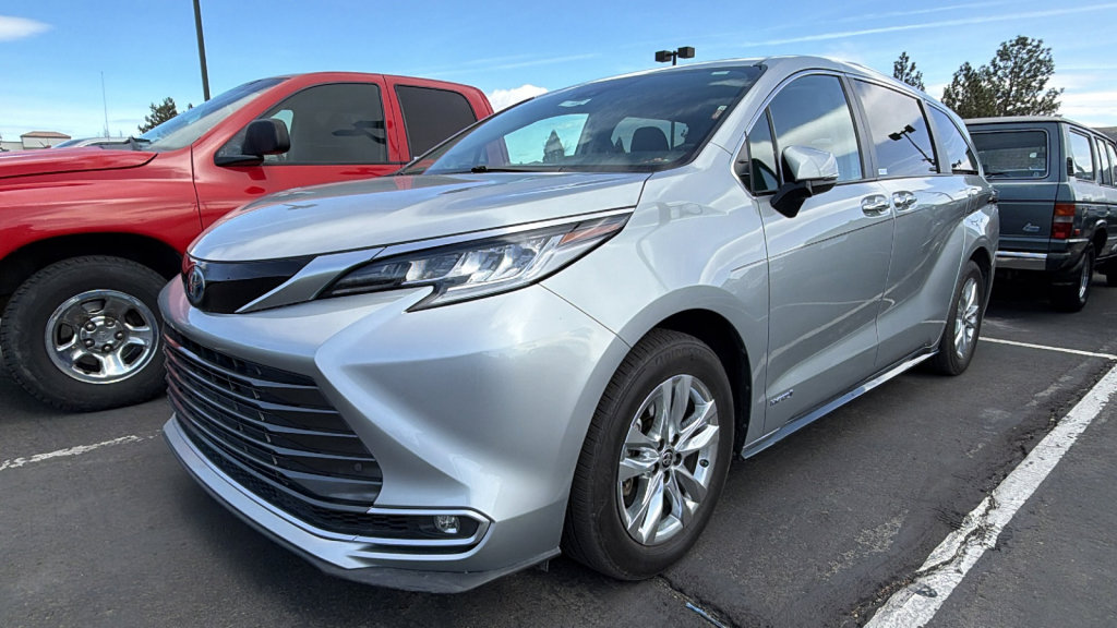 Certified 2021 Toyota Sienna Limited image 4