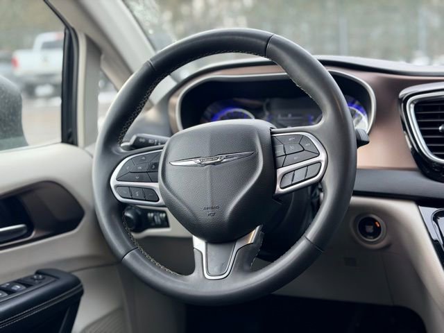 Used 2023 Chrysler Voyager LX image 22