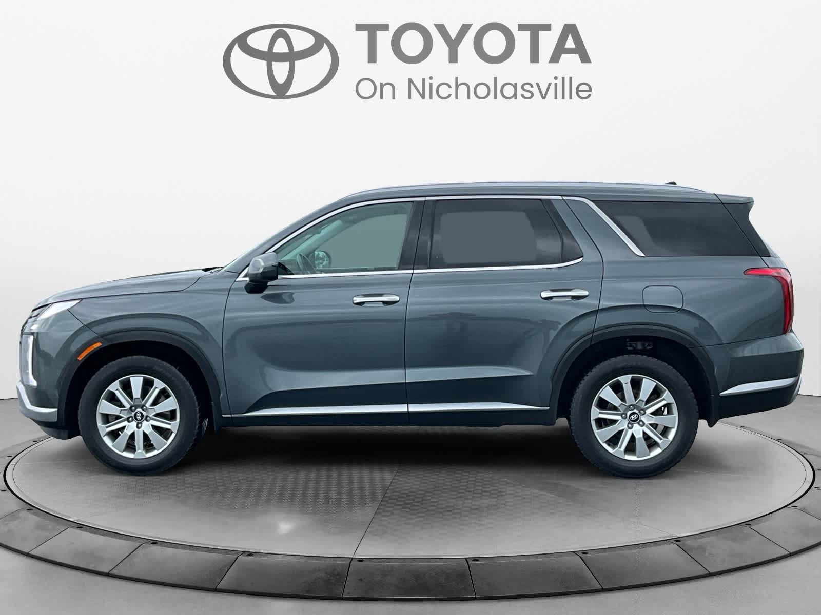Used 2023 Hyundai Palisade SEL AWD/4WD image 2