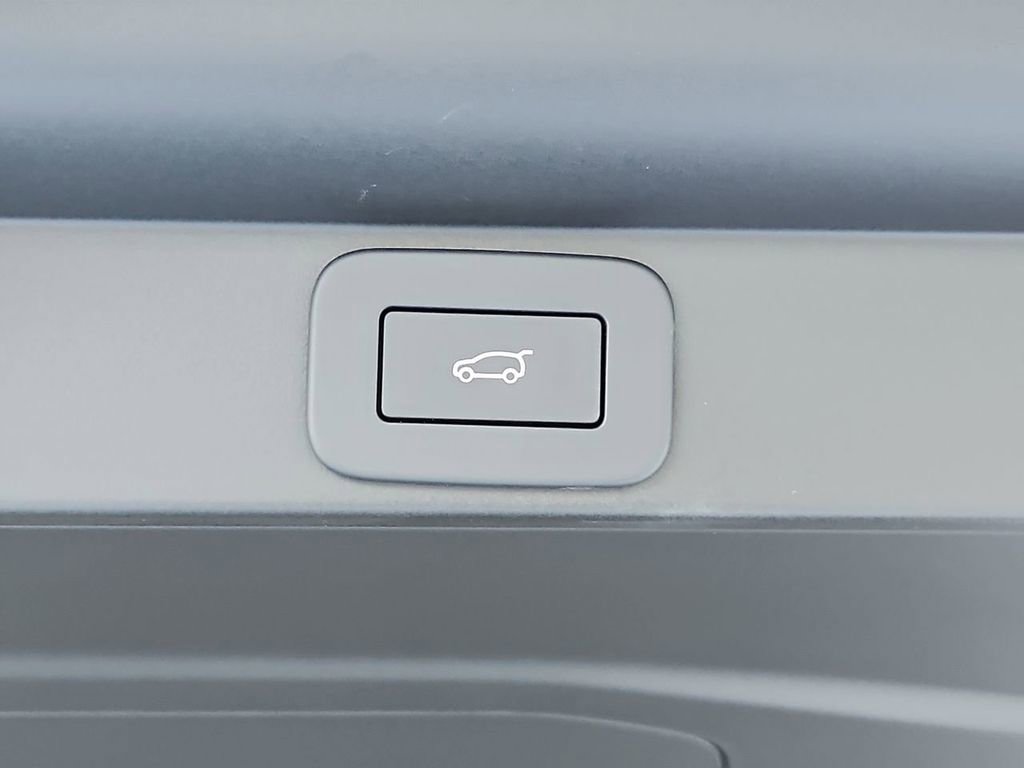 New 2026 Land Rover Range Rover SE image 12