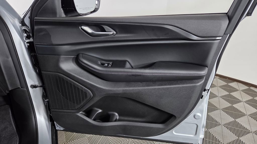 New 2025 Jeep Grand Cherokee L Altitude image 36