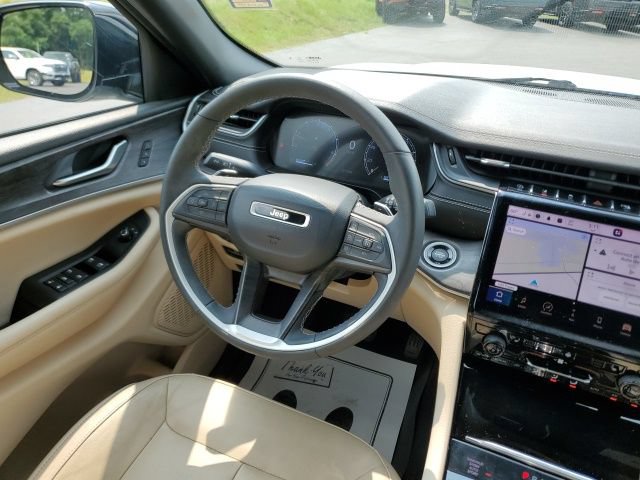 Used 2023 Jeep Grand Cherokee Limited AWD/4WD image 18