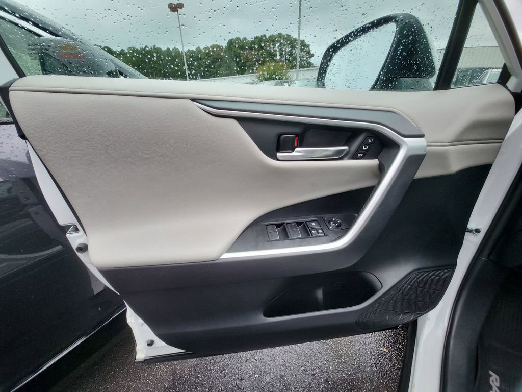 Used 2021 Toyota RAV4 Limited image 27