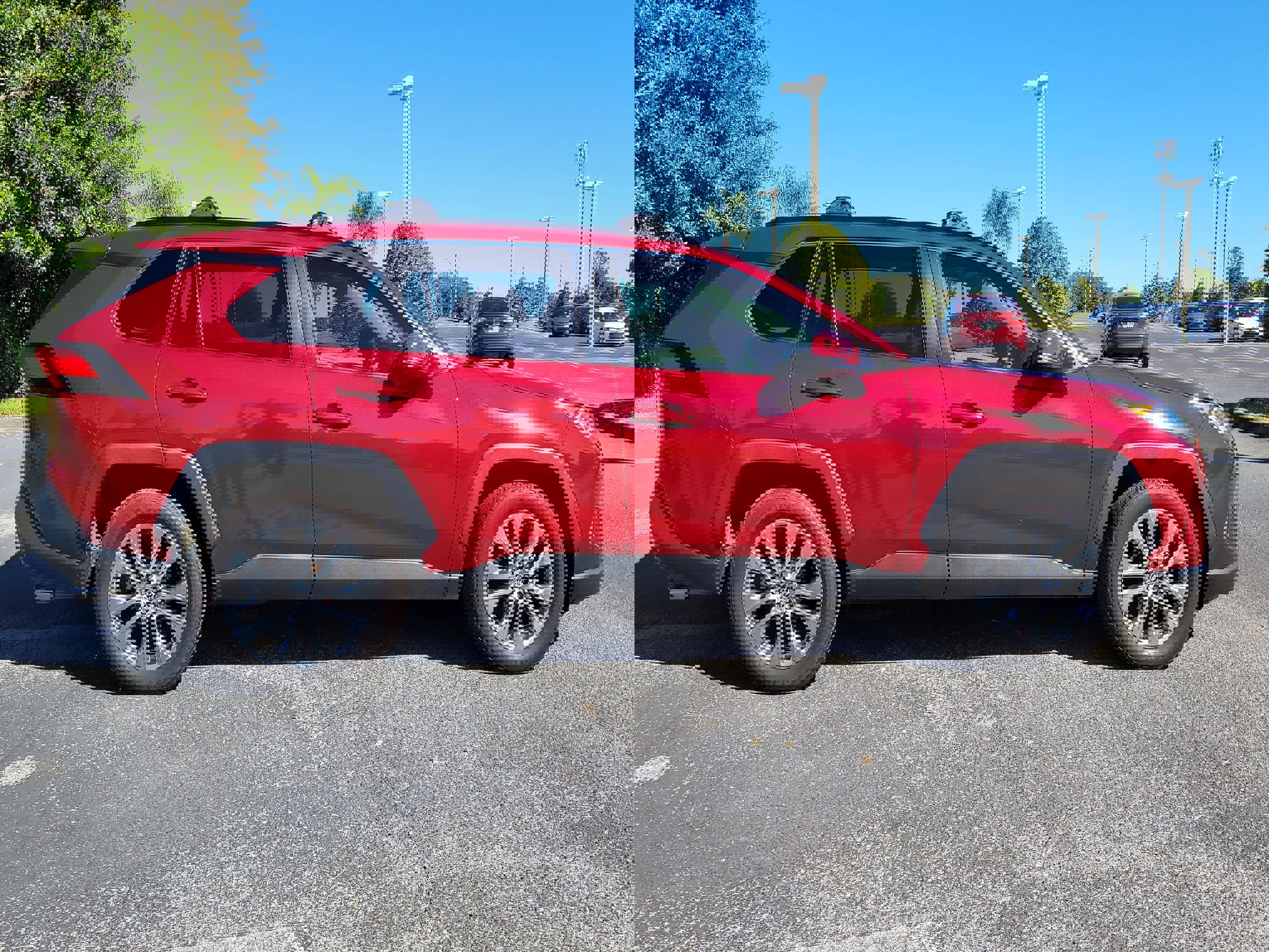 Used 2020 Toyota RAV4 XLE Premium image 8