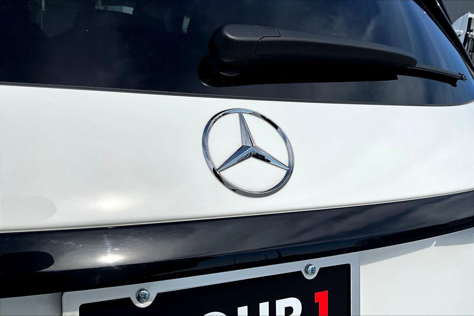 Used 2025 Mercedes-Benz GLC 300 4MATIC image 31