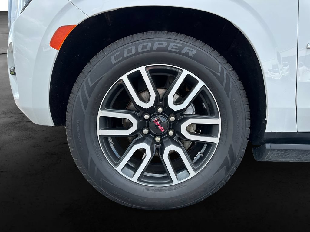 Used 2022 GMC Yukon XL AT4 w/ AT4 Premium Plus Package AWD/4WD image 10