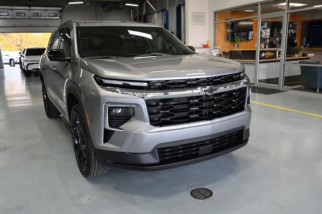 New 2026 Chevrolet Traverse LT w/ Driver Confidence Package image 3