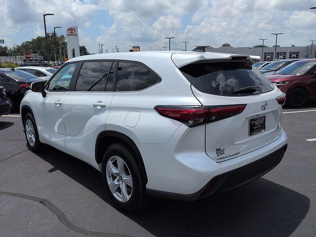 Used 2023 Toyota Highlander LE FWD image 5