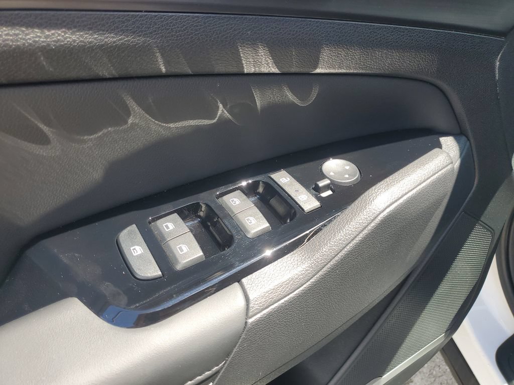 Used 2025 Kia Sportage EX FWD image 26