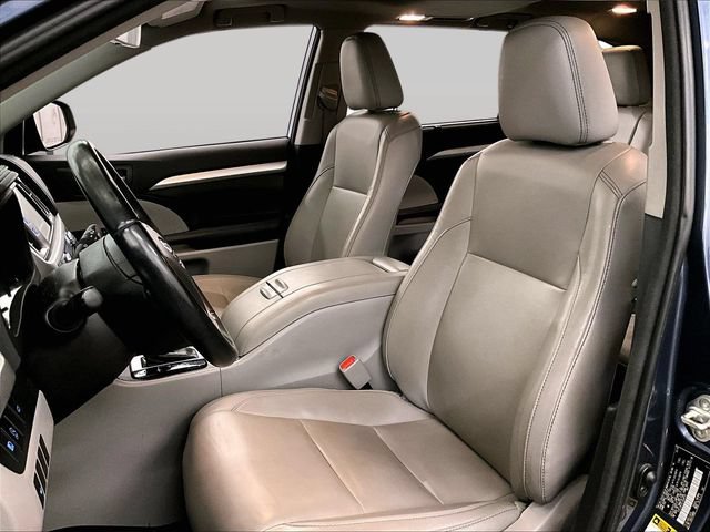 Used 2018 Toyota Highlander XLE AWD/4WD image 25