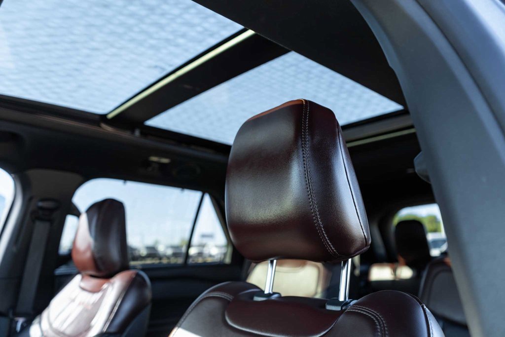 Used 2020 Ford Explorer Platinum w/ Premium Technology Package image 14