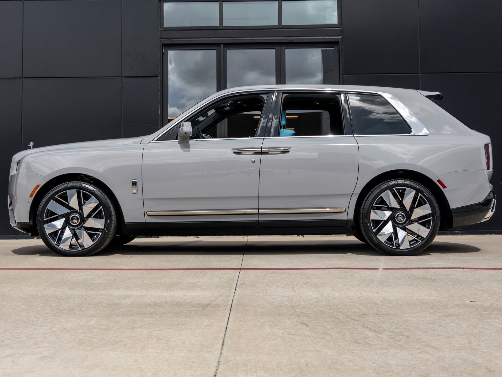 New 2026 Rolls-Royce Cullinan image 2