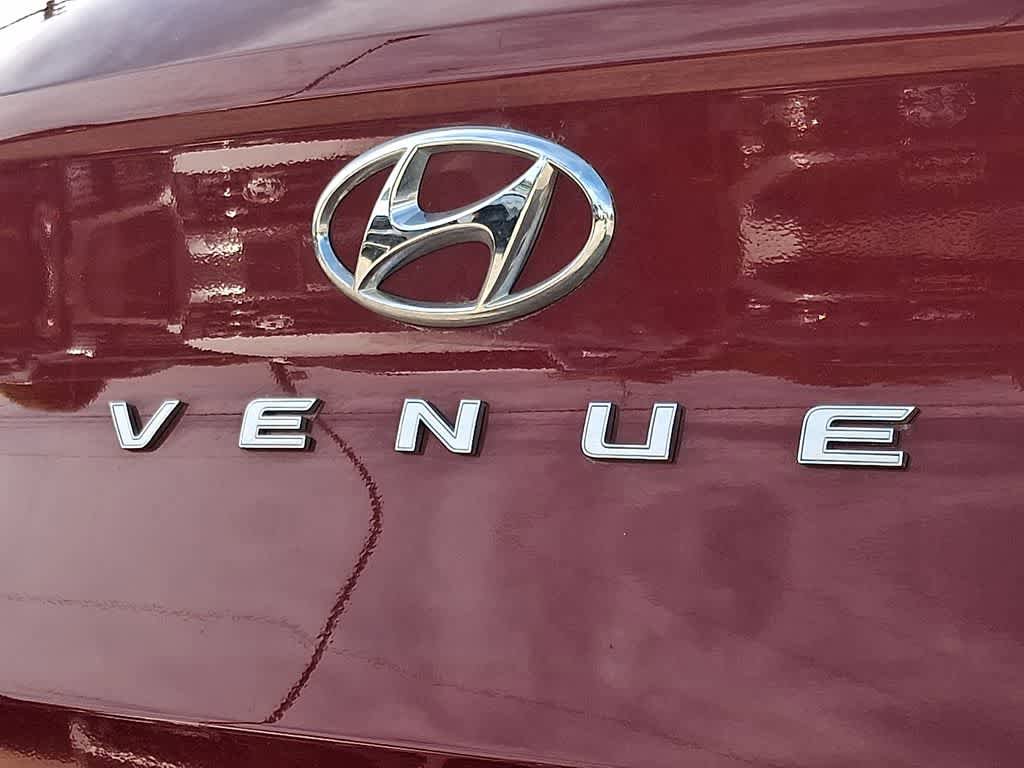 Certified 2025 Hyundai Venue SEL FWD image 31