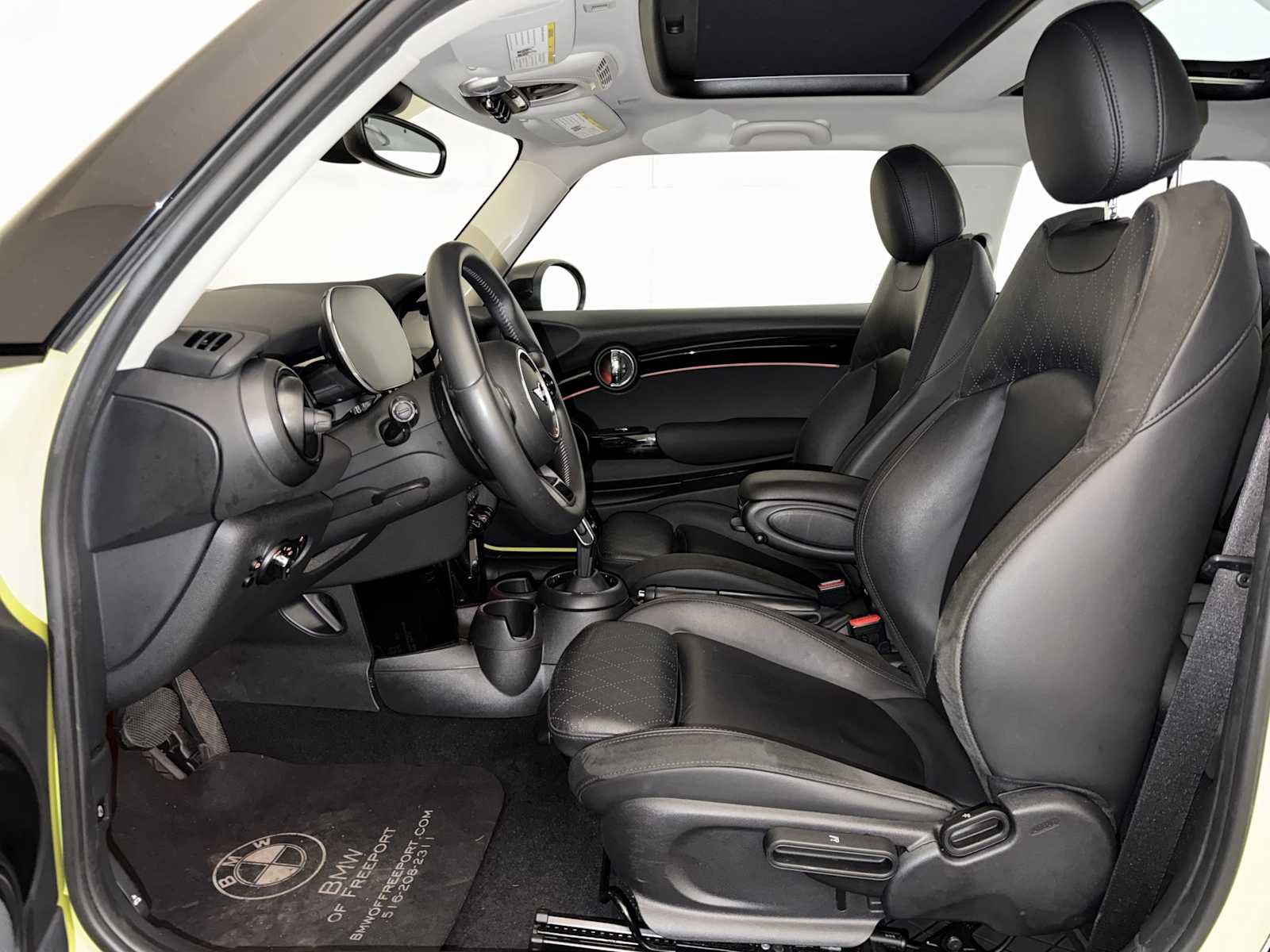 Used 2023 MINI Cooper S w/ Signature Upholstery Package FWD image 9