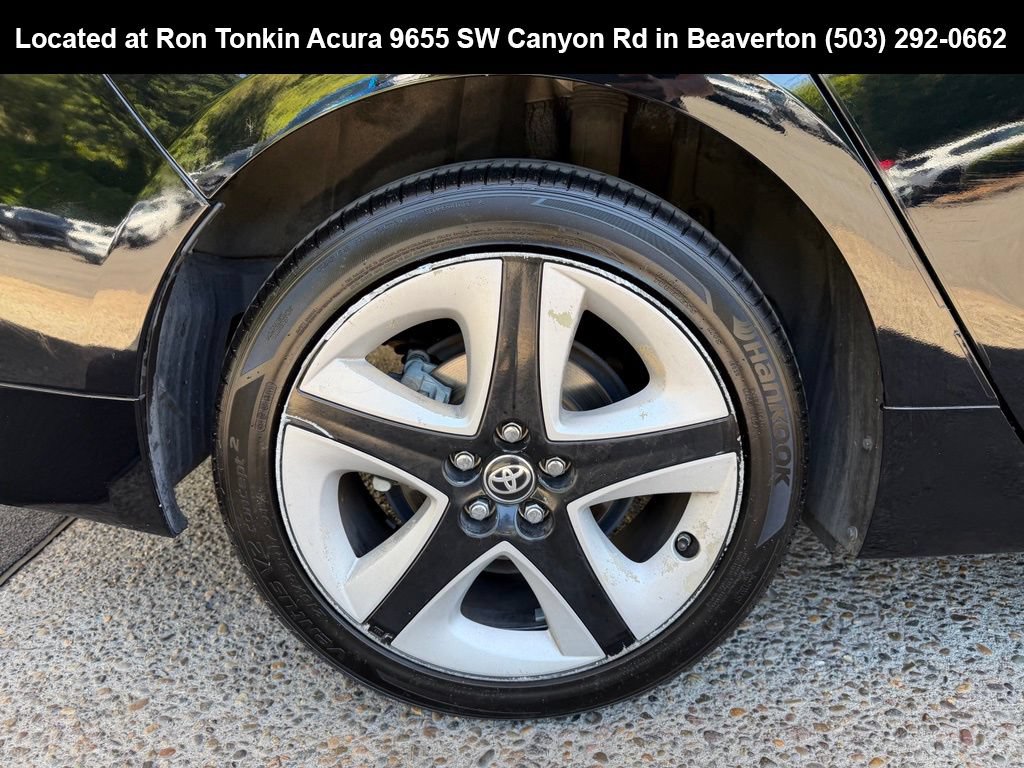 Used 2017 Toyota Prius Three Touring w/ Carpet Mat Package FWD image 9