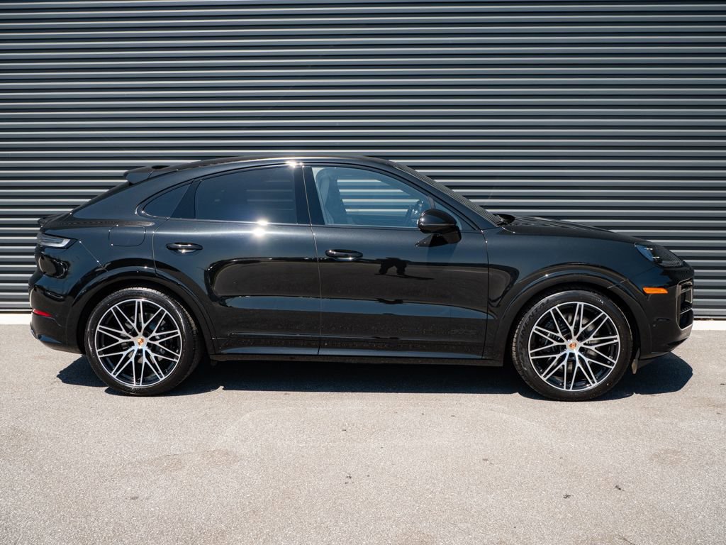 Used 2025 Porsche Cayenne GTS image 28