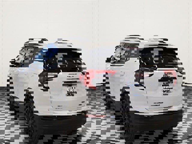 Used 2024 GMC Terrain SLT w/ Elevation Edition image 10