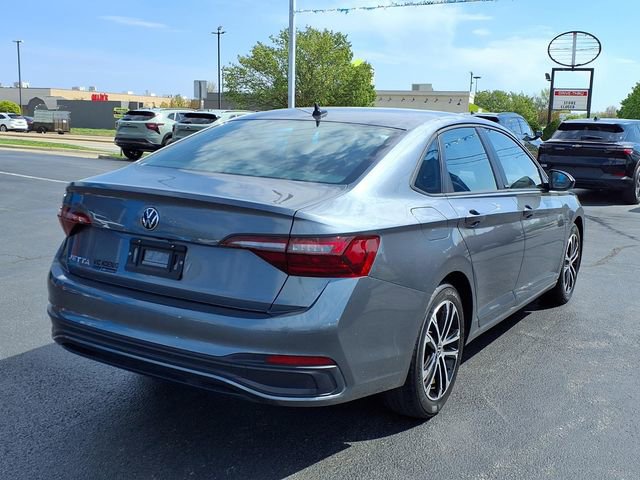Used 2023 Volkswagen Jetta Sport image 3