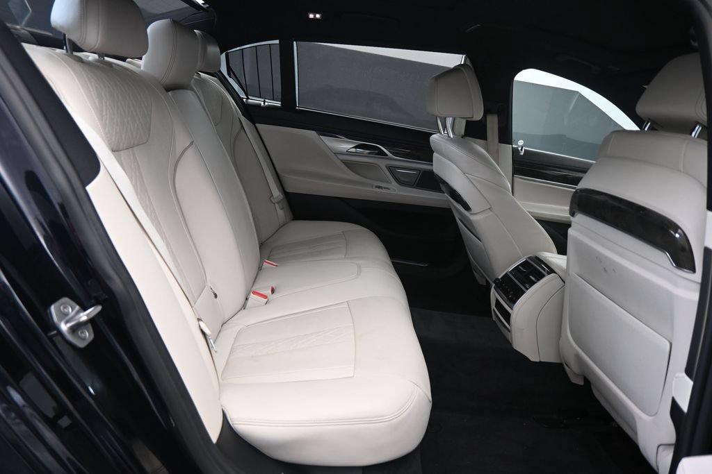 Used 2018 BMW 750i xDrive AWD/4WD image 12