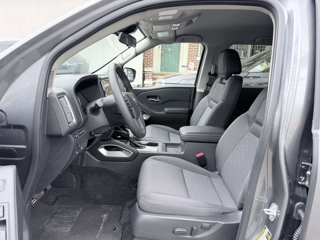 Used 2025 Nissan Frontier SV w/ SV Convenience Package RWD image 14