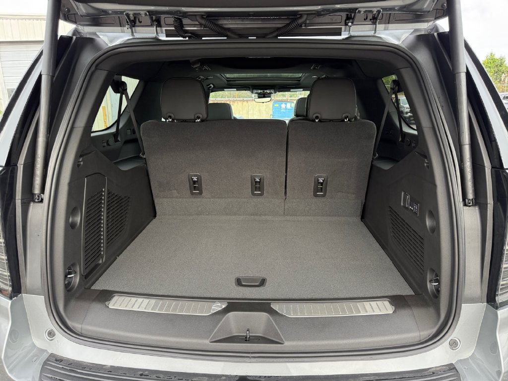 New 2026 Chevrolet Suburban High Country AWD/4WD image 28