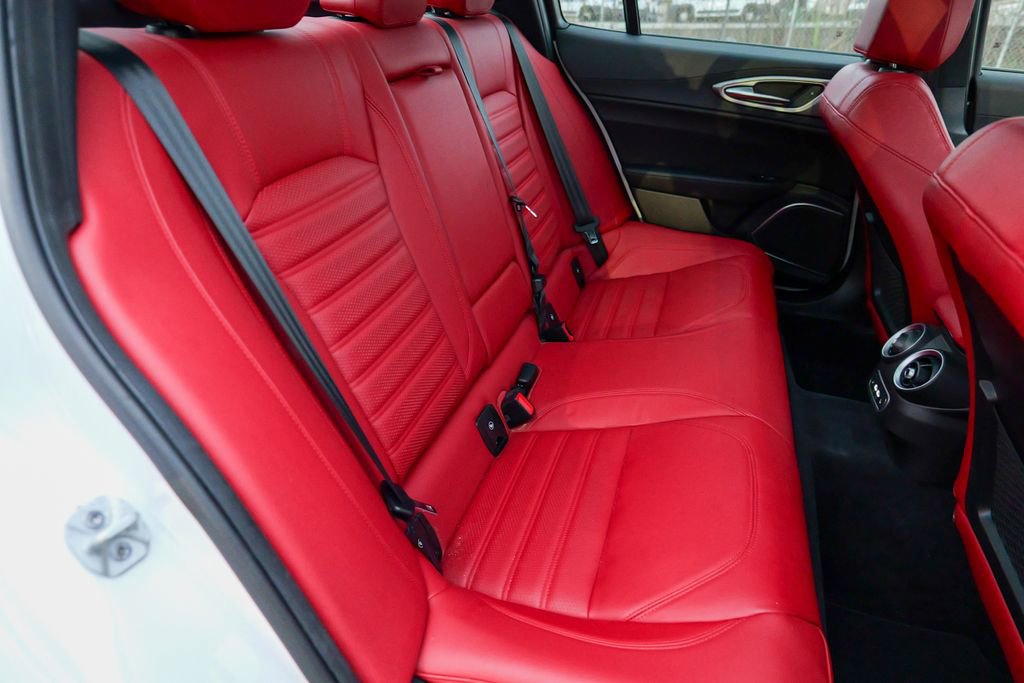 Used 2023 Alfa Romeo Giulia Veloce AWD/4WD image 33