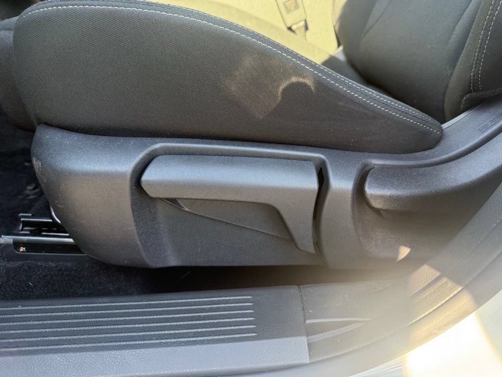Used 2023 Nissan Rogue S AWD/4WD image 18