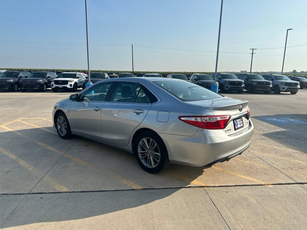 Used 2015 Toyota Camry SE FWD image 5