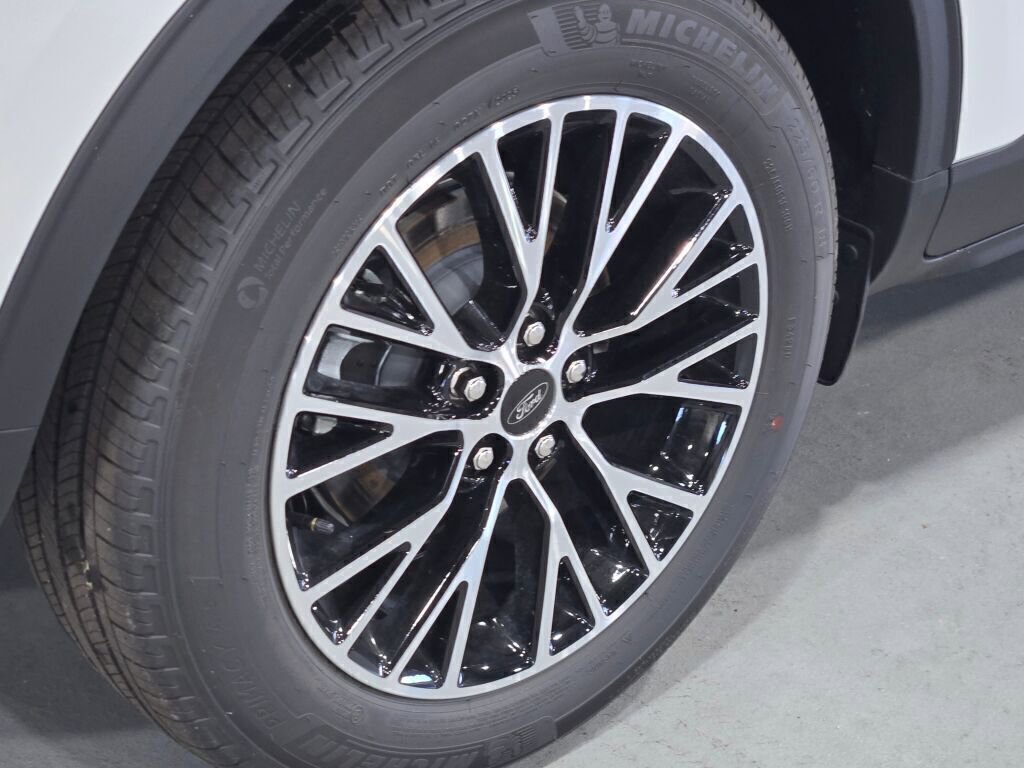 New 2025 Ford Escape SE image 17