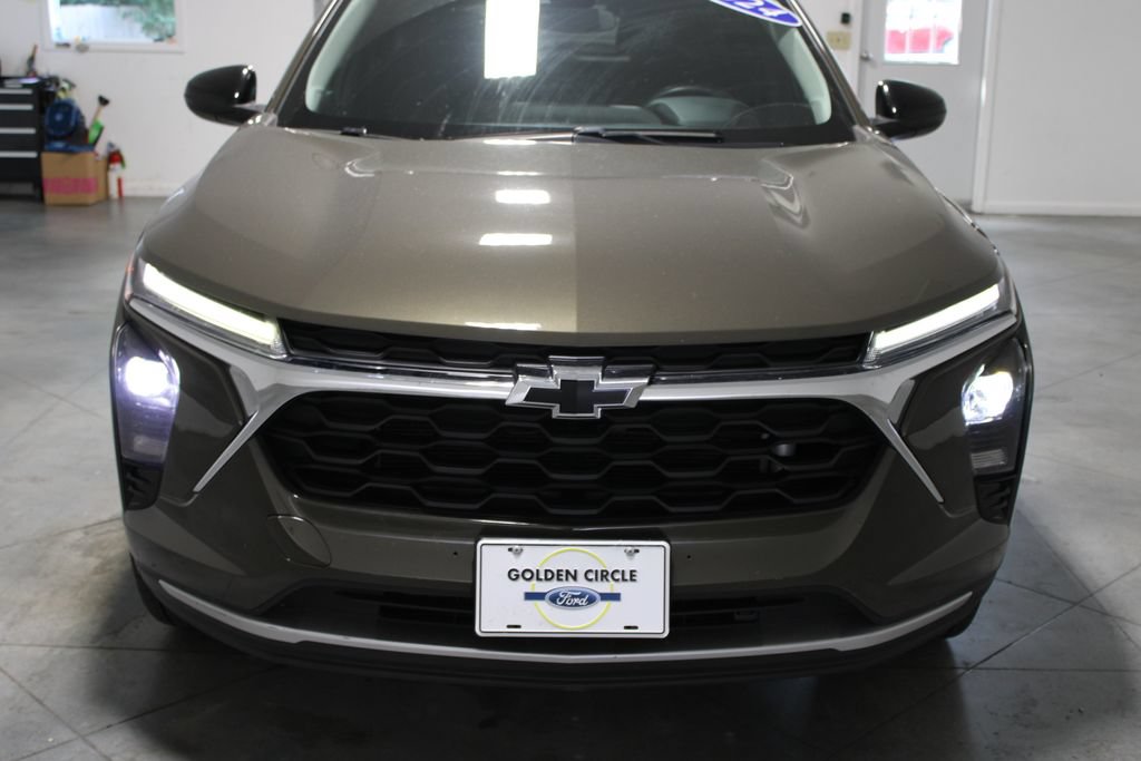 Used 2024 Chevrolet Trax ACTIV w/ Sunroof Package FWD image 53