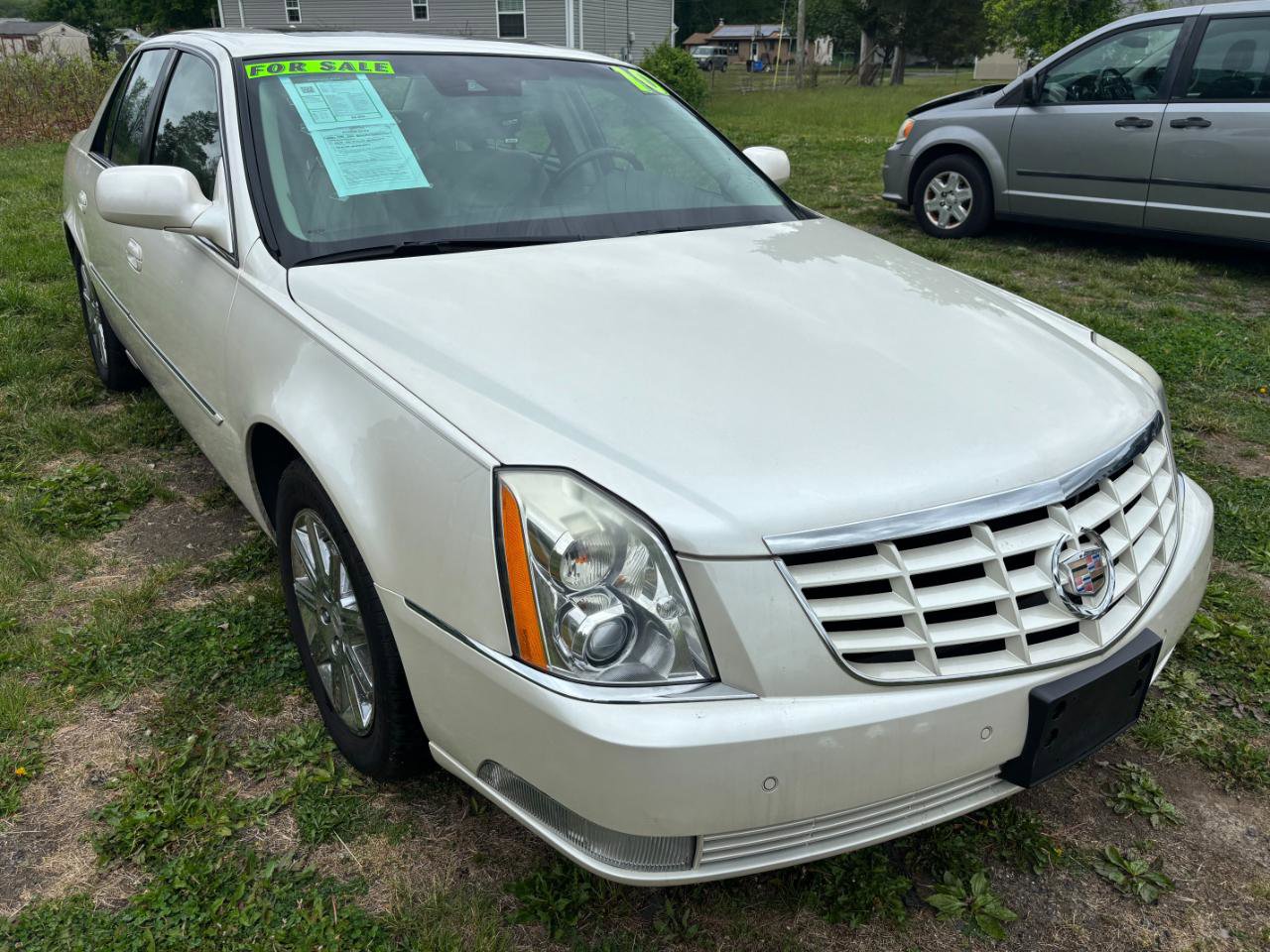 Used 2010 Cadillac DTS Premium w/ Driver Awareness Package FWD image 3