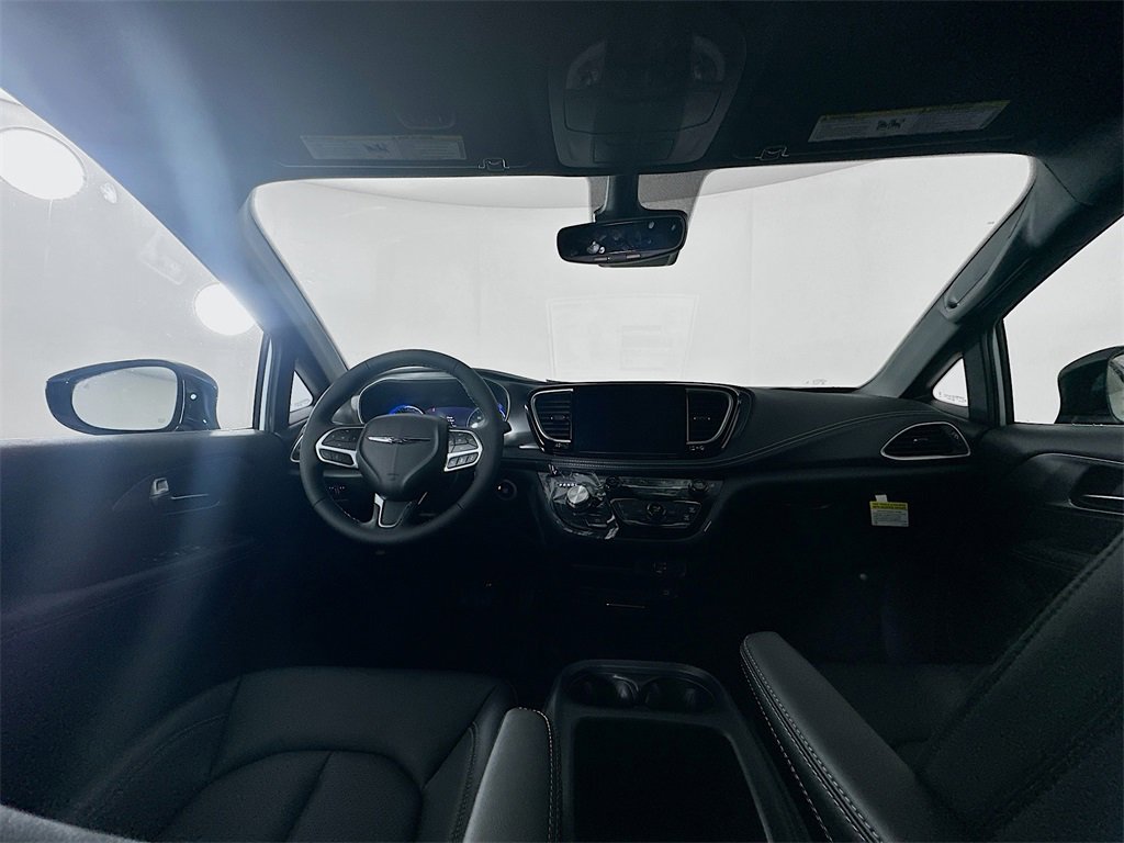 New 2026 Chrysler Pacifica Select image 9