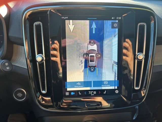 Certified 2025 Volvo XC40 B5 Plus AWD/4WD image 24