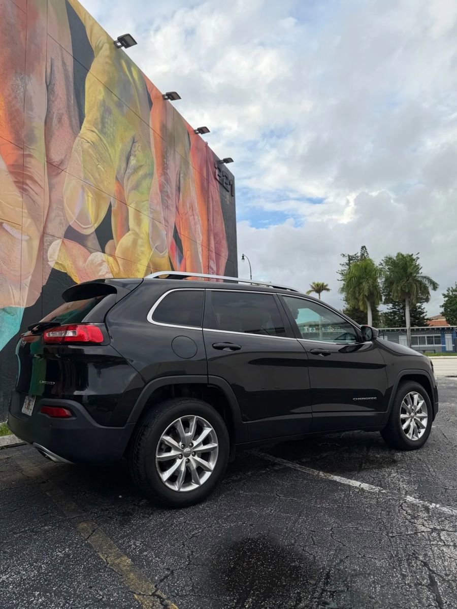 Used 2016 Jeep Cherokee Limited image 11