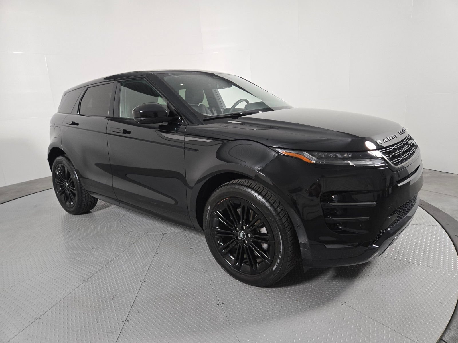 Used 2026 Land Rover Range Rover Evoque Dynamic SE AWD/4WD image 15