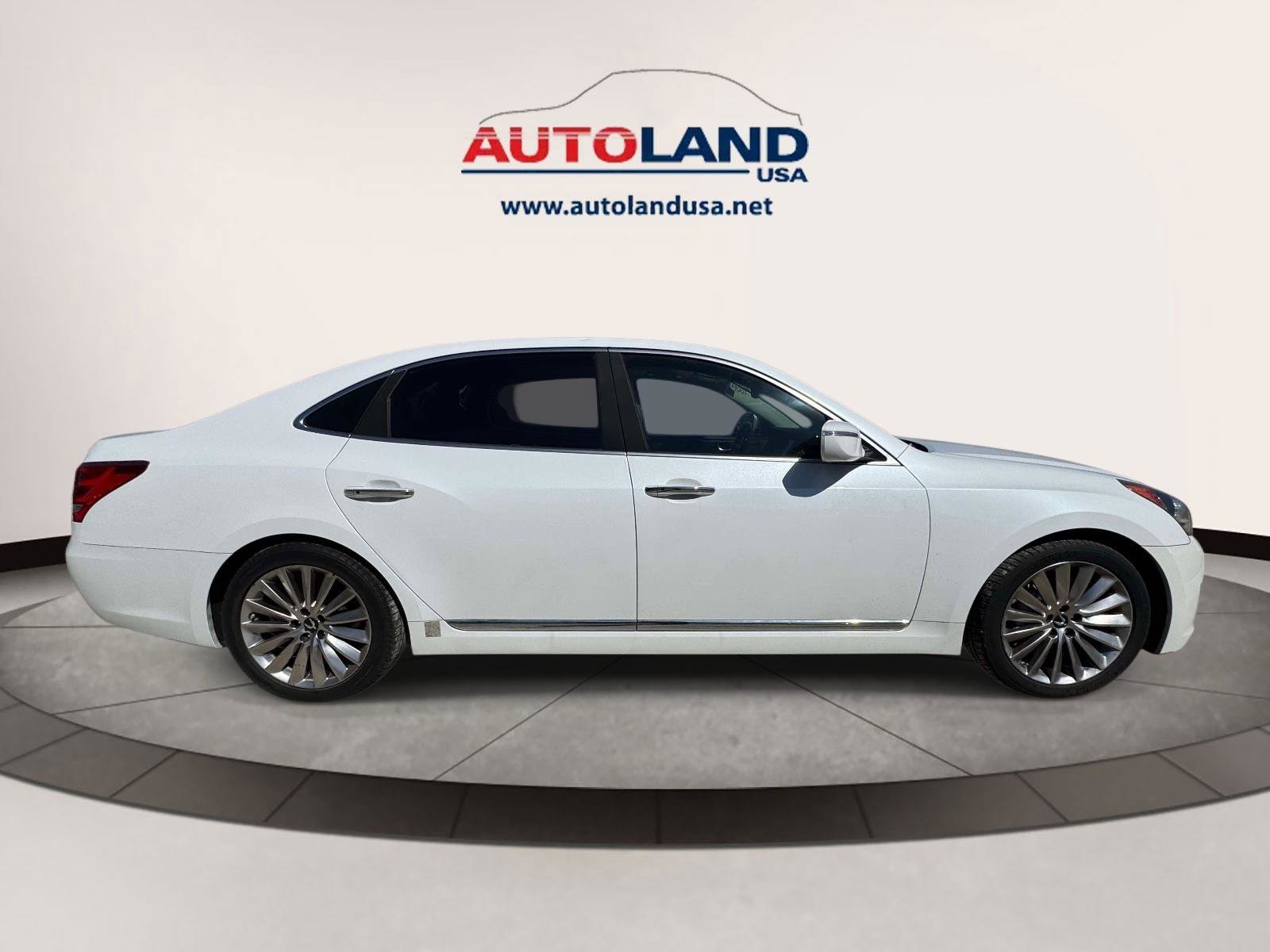 Used 2014 Hyundai Equus Signature RWD image 3