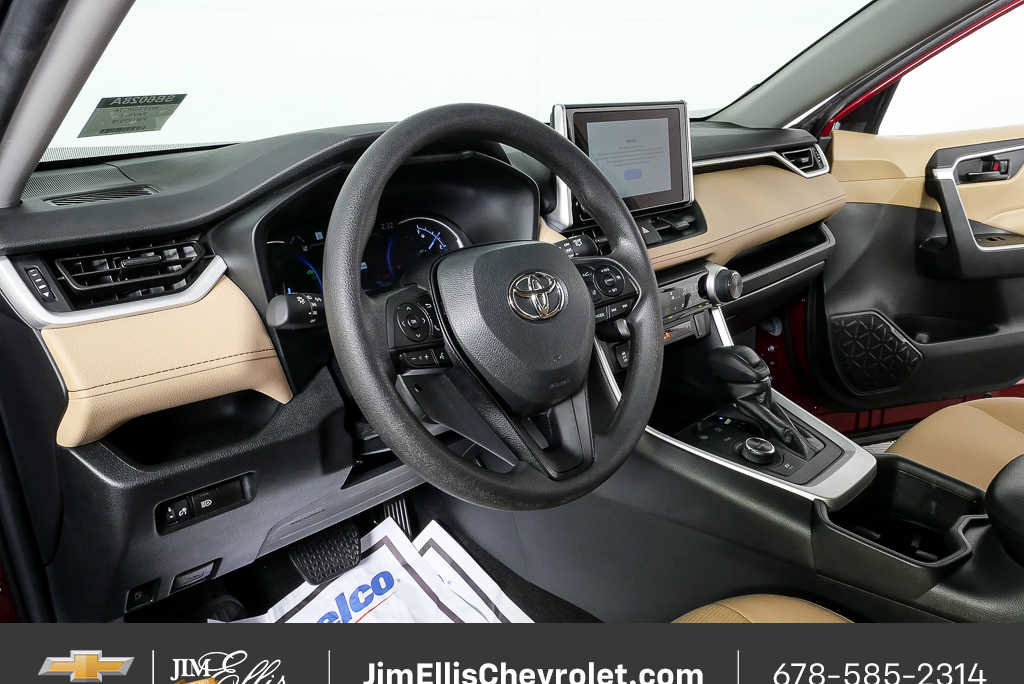 Used 2023 Toyota RAV4 LE AWD/4WD image 4
