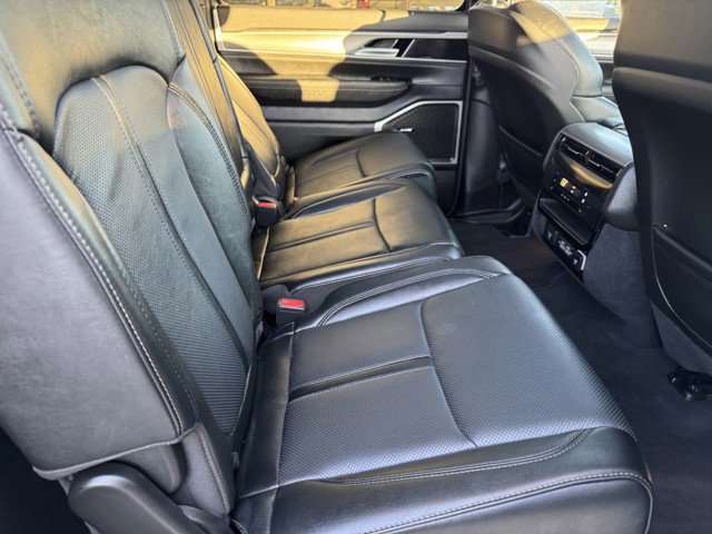 Certified 2024 Jeep Wagoneer Series II image 8