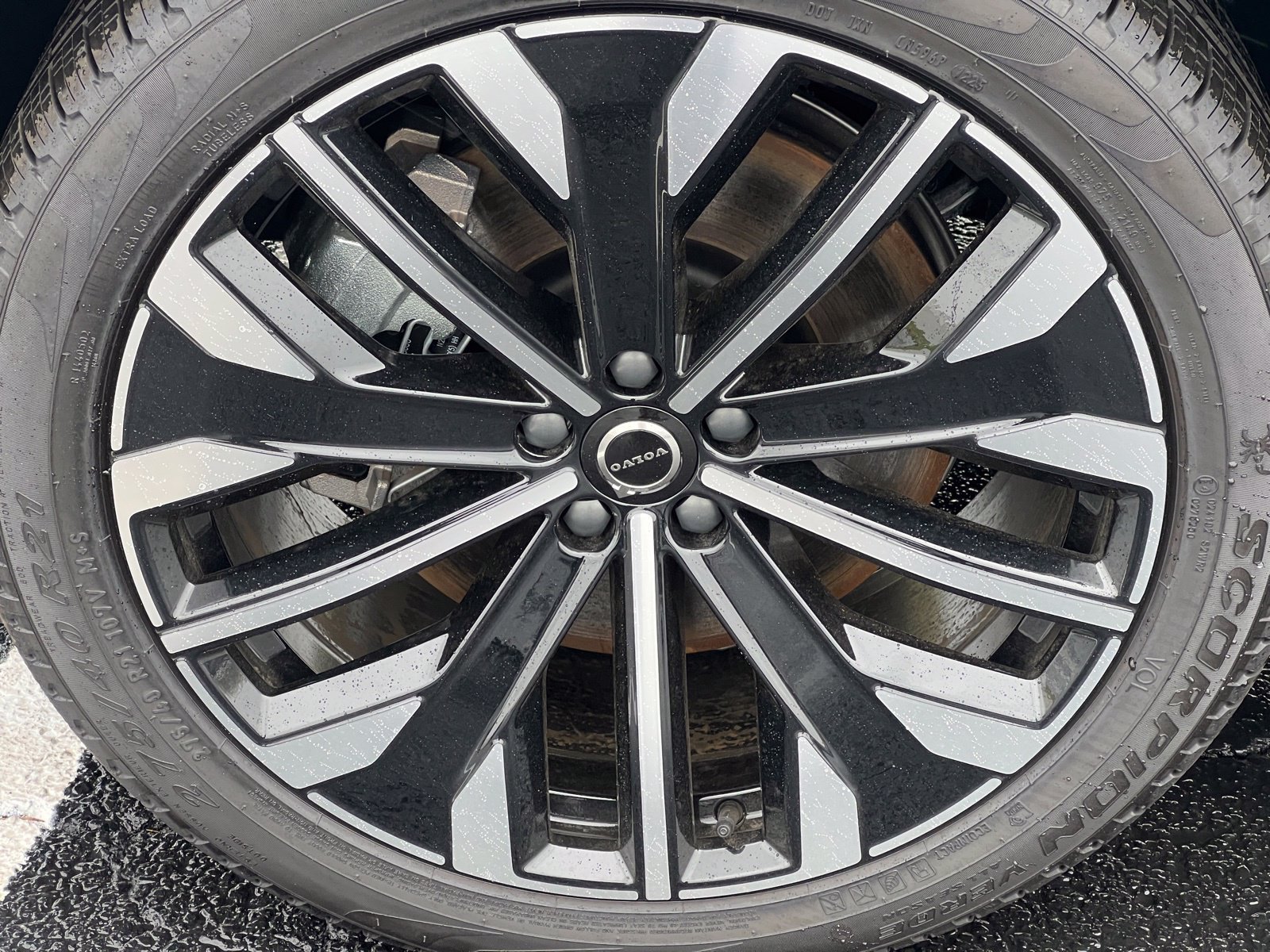 New 2026 Volvo XC90 T8 Plus w/ Protection Package Premier AWD/4WD image 12