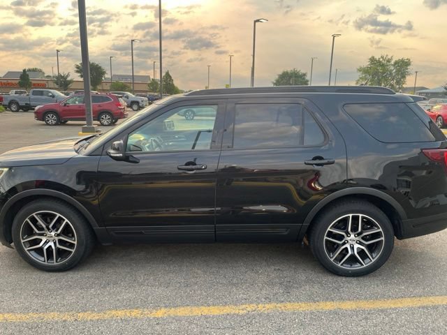 Used 2018 Ford Explorer Sport w/ Equipment Group 401A AWD/4WD image 4