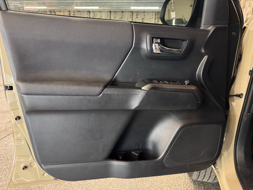 Used 2019 Toyota Tacoma TRD Sport image 15
