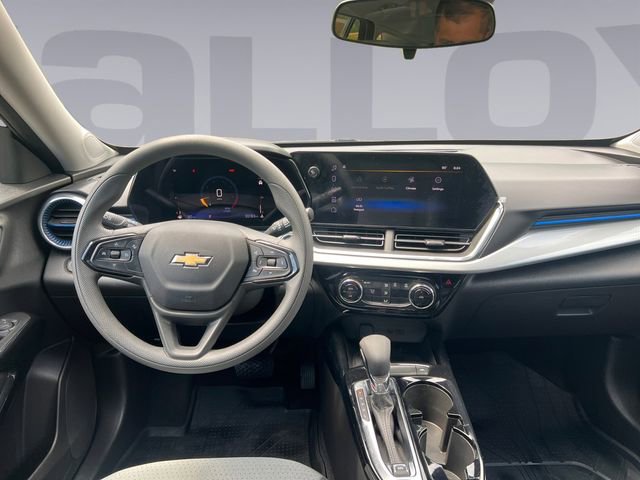Used 2025 Chevrolet Trax LT w/ Sunroof Package FWD image 12