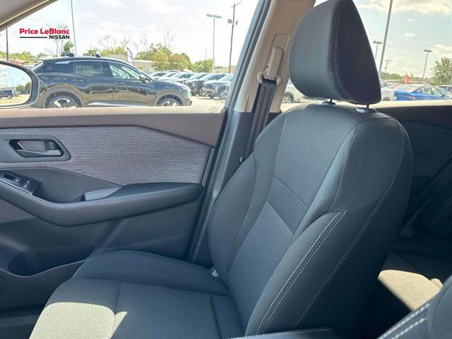 Used 2023 Nissan Rogue S image 30