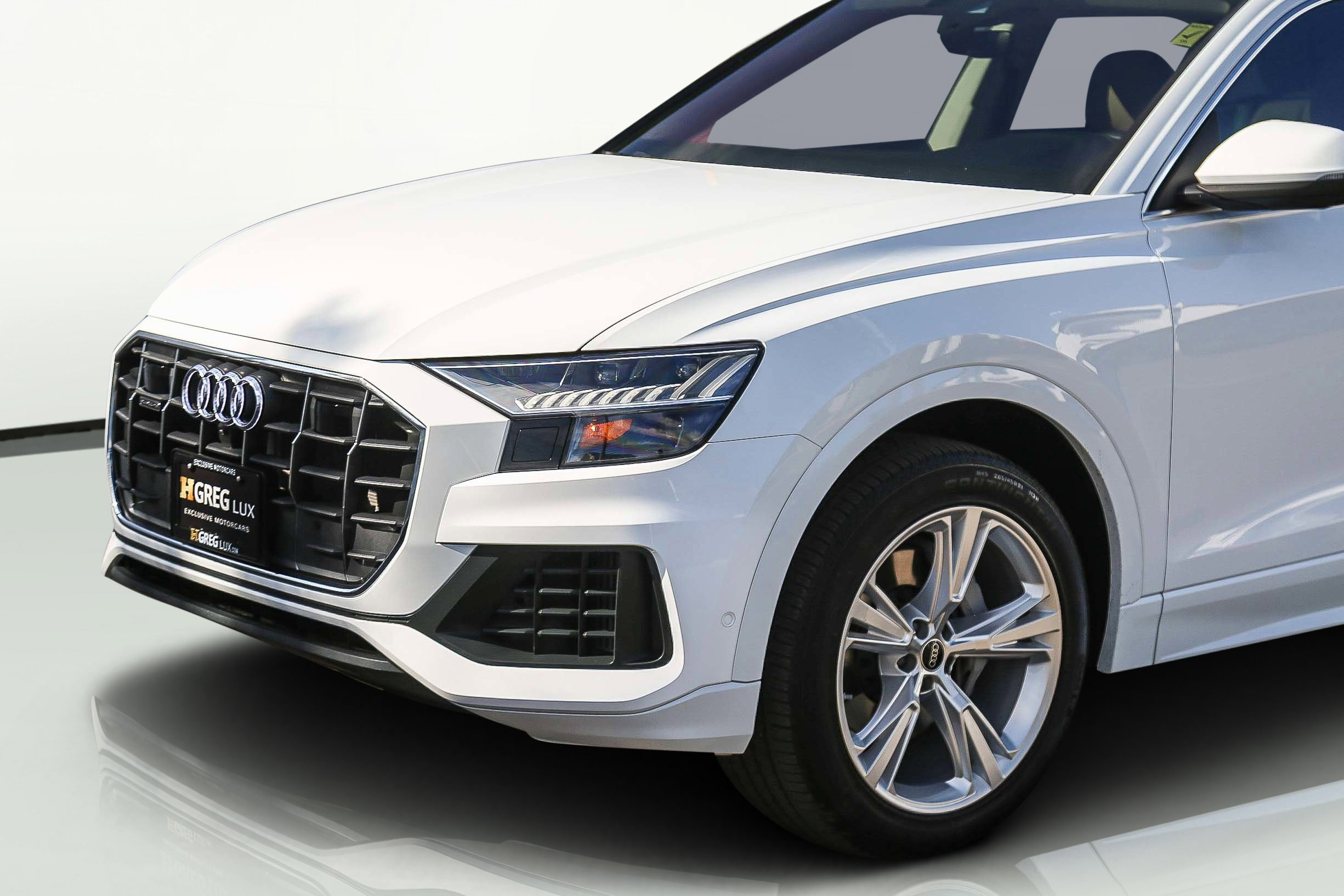 Used 2023 Audi Q8 Premium image 5