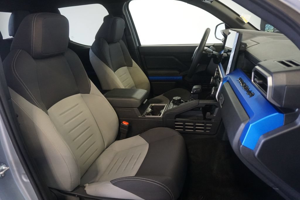 Certified 2025 Toyota Tacoma TRD Off-Road AWD/4WD image 22