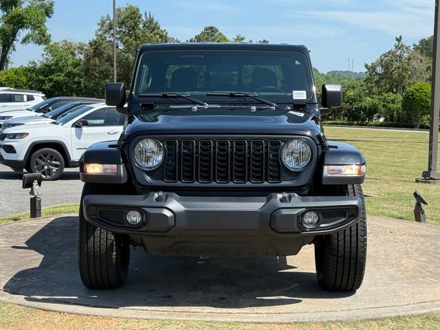 Used 2024 Jeep Gladiator Sport AWD/4WD image 2
