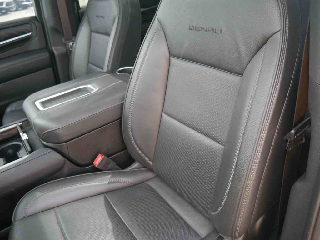 Used 2024 GMC Yukon XL Denali AWD/4WD image 30