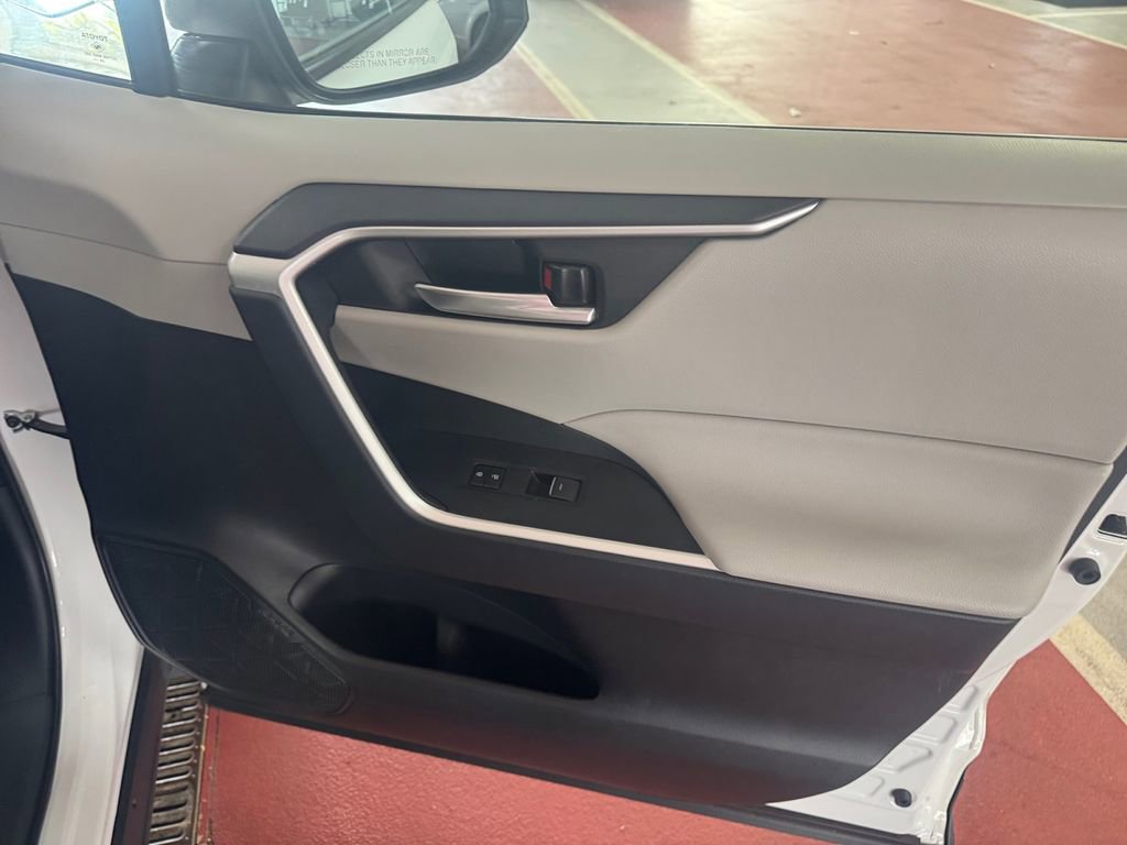 Used 2025 Toyota RAV4 XLE w/ Convenience Package image 17